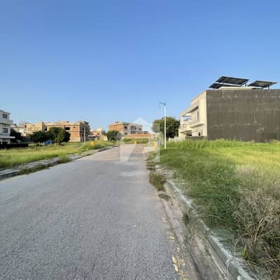 Prime 10 Marla Boulevard Plot | Ready To Build | Solid Land & Fully Paid | Plot#1223 Street#26