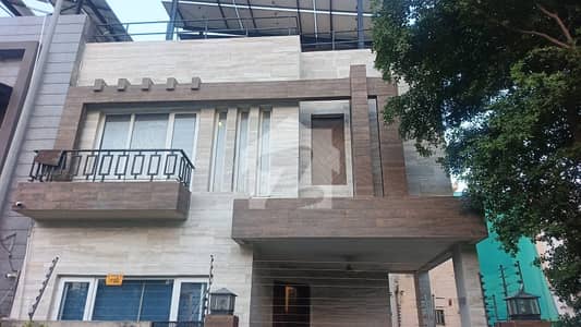 ڈی ایچ اے 9 ٹاؤن ۔ بلاک سی ڈی ایچ اے 9 ٹاؤن,ڈیفنس (ڈی ایچ اے),لاہور میں 3 کمروں کا 5 مرلہ مکان 3.25 کروڑ میں برائے فروخت۔ ڈی ایچ اے 9 ٹاؤن ۔ بلاک سی ڈی ایچ اے 9 ٹاؤن,ڈیفنس (ڈی ایچ اے),لاہور میں 3 کمروں کا 5 مرلہ مکان 3.25 کروڑ میں برائے فروخت۔