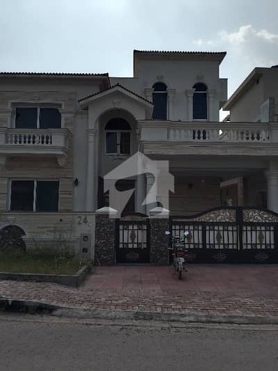 بحریہ انکلیو بحریہ ٹاؤن,اسلام آباد میں 4 کمروں کا 1 کنال مکان 1.85 لاکھ میں کرایہ پر دستیاب ہے۔