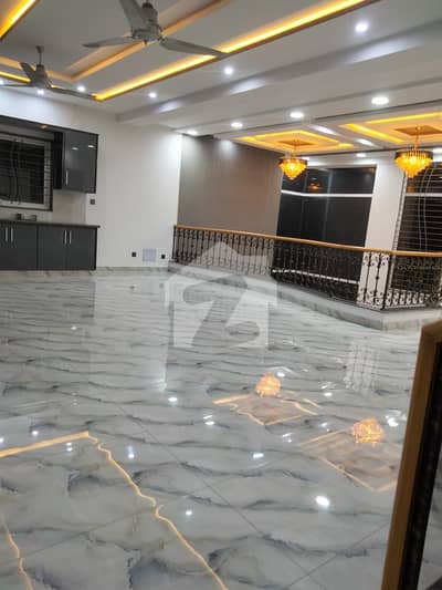 بحریہ ٹاؤن فیز 7 بحریہ ٹاؤن راولپنڈی,راولپنڈی میں 6 کمروں کا 1 کنال مکان 5.0 لاکھ میں کرایہ پر دستیاب ہے۔ بحریہ ٹاؤن فیز 7 بحریہ ٹاؤن راولپنڈی,راولپنڈی میں 6 کمروں کا 1 کنال مکان 5.0 لاکھ میں کرایہ پر دستیاب ہے۔