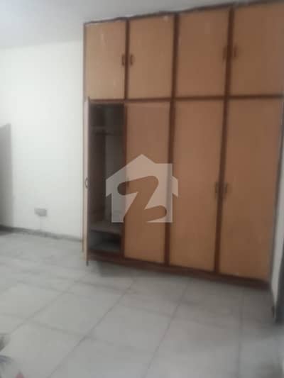 1 bed TV kitchen