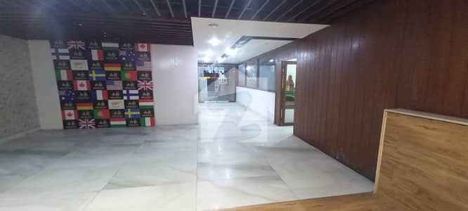 کوہِ نور سٹی فیصل آباد میں 4 کمروں کا 1 کنال عمارت 4.5 لاکھ میں کرایہ پر دستیاب ہے۔