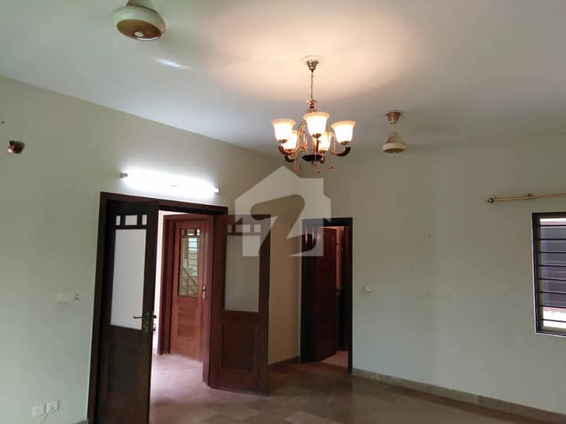 12 Marla Beautiful Upper portion available in Media Town 12 Marla Beautiful Upper portion available in Media Town