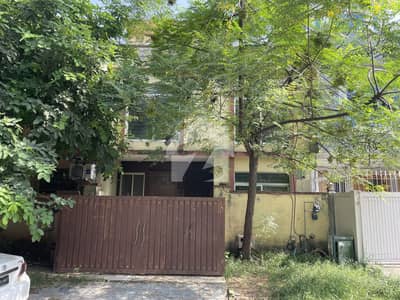 جی ۔ 13 اسلام آباد میں 4 کمروں کا 4 مرلہ مکان 3.4 کروڑ میں برائے فروخت۔