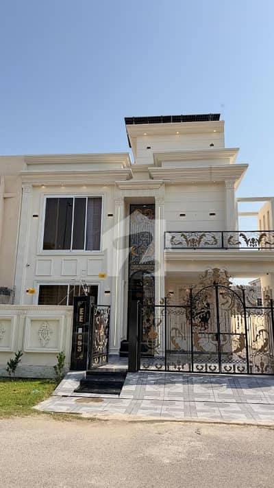 سٹی ہاؤسنگ سوسائٹی گوجرانوالہ میں 5 کمروں کا 10 مرلہ مکان 4.5 کروڑ میں برائے فروخت۔