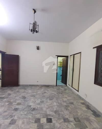 نارتھ ناظم آباد ۔ بلاک ایل نارتھ ناظم آباد,کراچی میں 8 کمروں کا 11 مرلہ مکان 5.5 کروڑ میں برائے فروخت۔
