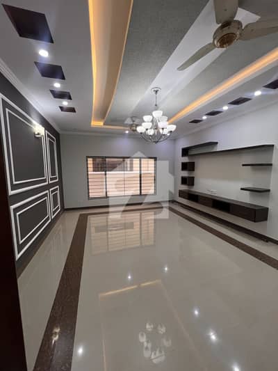 HOUSE FOR SALE IN F 10 SIZE 800 SQUARE YARDS GOOD LOCATION