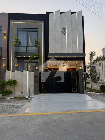 5.5 Marla Luxury House For Sale In Central Park B Block Only PKR 2 Crore 75 Lakh