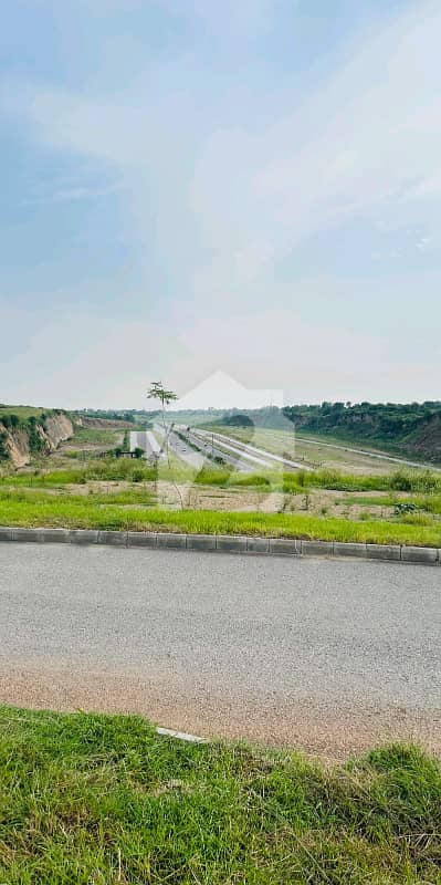 8 Marla Top Heighted Front Open South Face Ready To Construct Plot For Sale