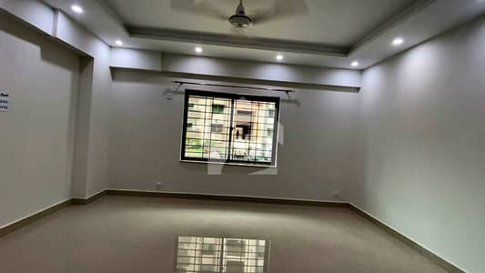 10 Marla 3 Bedrooms New Design Flat For Rent