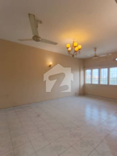 3 bed dd first floor apartment near st Michael school at Clifton block 7 available for rent