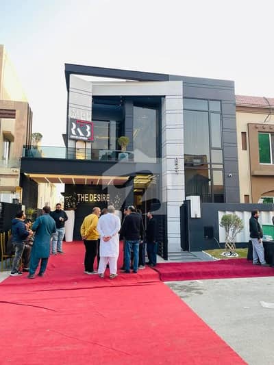 بحریہ ٹاؤن گلمہر بلاک بحریہ ٹاؤن سیکٹر سی,بحریہ ٹاؤن,لاہور میں 5 کمروں کا 10 مرلہ مکان 3.5 کروڑ میں برائے فروخت۔