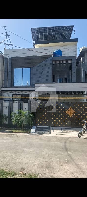 الرحمان گارڈن فیز 2 الرحمان گارڈن,لاہور میں 6 کمروں کا 8 مرلہ مکان 3.1 کروڑ میں برائے فروخت۔