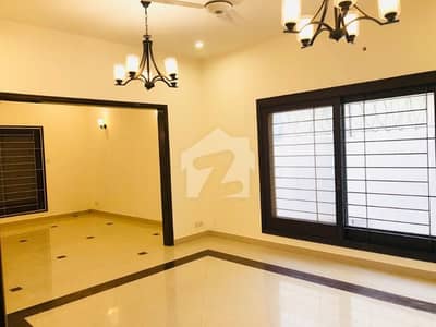 500 Yard Bungalow For Rent in Phase 6