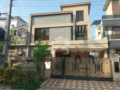 10 Marla Luxurious Modern Elevation House For Sale In Park View City Lahore
