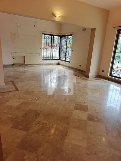 F-11 3'bed Upper Portion Separate for Rent