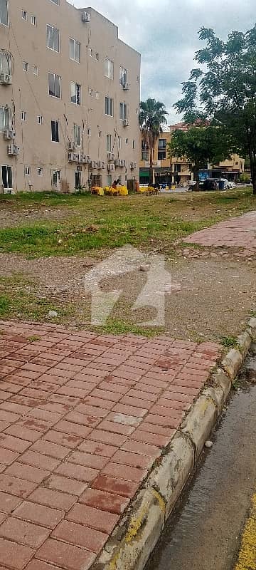 ڈی ایچ اے ڈیفینس فیز 1 ڈی ایچ اے ڈیفینس,اسلام آباد میں 8 مرلہ کمرشل پلاٹ 10.5 کروڑ میں برائے فروخت۔