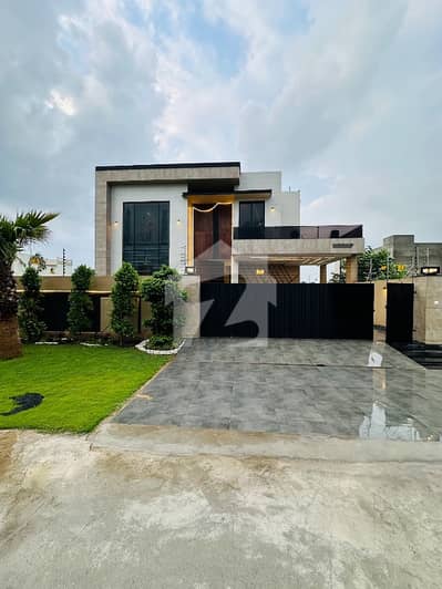 One Kanal Designer House Near Park
