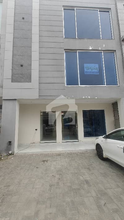 3 STORY BUILDING FOR RENT ON MAIN PINE AVENUE