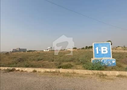 Prime Location 150 Square Yards Residential Plot In Central Gulshan-e-Mehran - Block 1B For sale