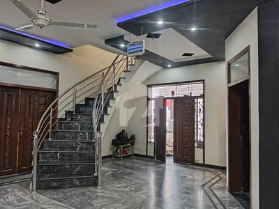 BEAUTIFUL LOCATION MAIN CANAL ROAD 22 MARLA LUXURY HOSUE FOR RENT