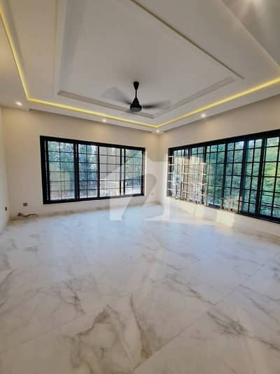 ایف ۔ 11 اسلام آباد میں 9 کمروں کا 1 کنال مکان 28.0 کروڑ میں برائے فروخت۔