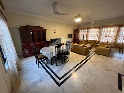 ایف ۔ 11 اسلام آباد میں 7 کمروں کا 1 کنال مکان 17.9 کروڑ میں برائے فروخت۔