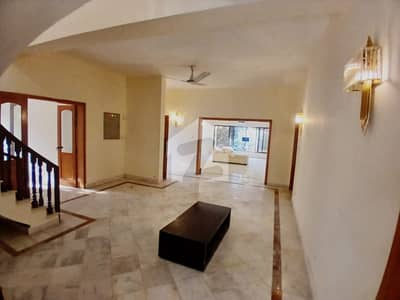 ایف ۔ 7 اسلام آباد میں 5 کمروں کا 2 کنال مکان 50.0 کروڑ میں برائے فروخت۔