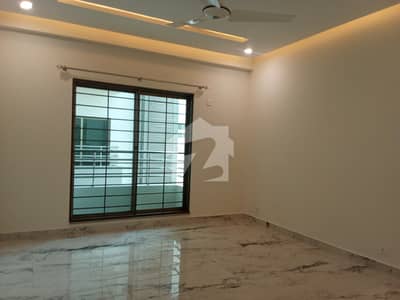 10 MARLA 3 BEDROOM NEW APARTMENT AVAILABLE FOR RENT