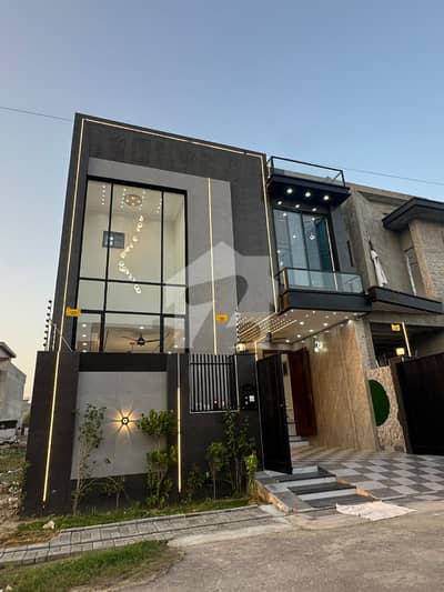 A BEAUTIFUL HOUSE AVAILABLE FOR SALE IN A1 BLOCK CENTRAL PARK HOUSING SCHEME