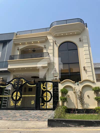 سٹی ہاؤسنگ سکیم جہلم میں 4 کمروں کا 5 مرلہ مکان 2.0 کروڑ میں برائے فروخت۔
