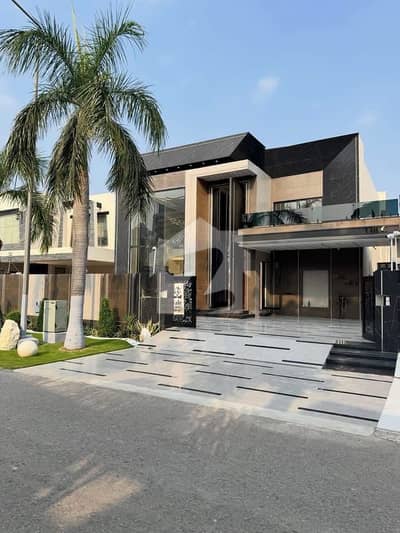 ATTRACTIVE 6 BEDROOM DESIGNER HOUSE AVAILABLE FOR SALE