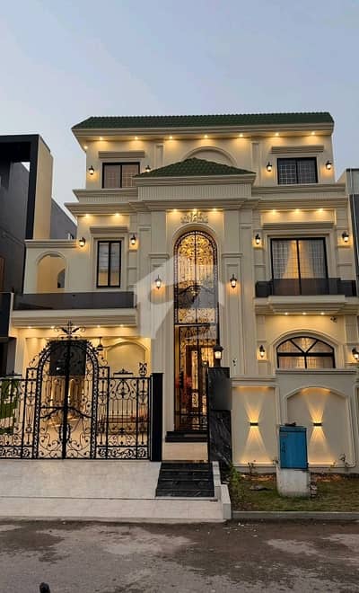 Prominently-Located Prime Location House Available In Citi Housing Society For sale