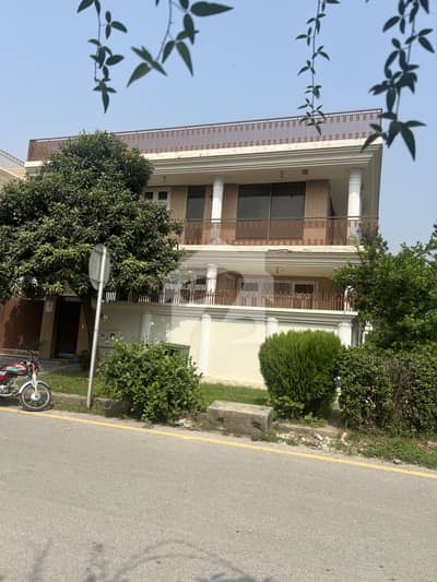 آئی ۔ 8/3 آئی ۔ 8,اسلام آباد میں 3 کمروں کا 12 مرلہ بالائی پورشن 1.6 لاکھ میں کرایہ پر دستیاب ہے۔