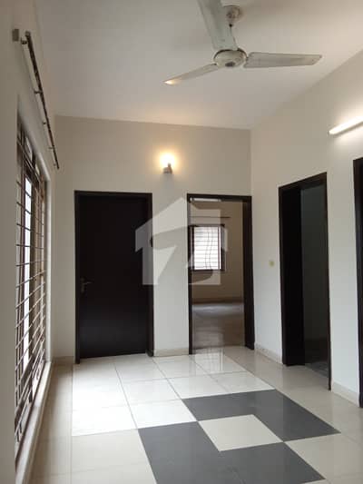 1 KANAL 4 BEDROOMS BRIG HOUSE AVAILABLE FOR RENT IN ASKARI 11