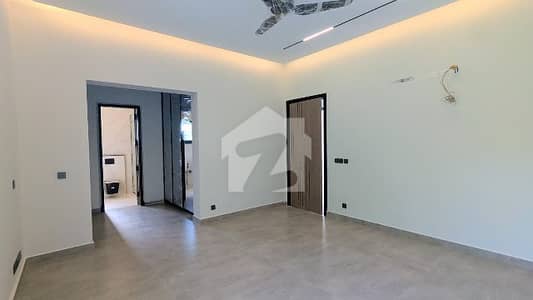 FOR RENT Designer 7-Bedrooms Triple Storey House With Swimming Pool F_7/4