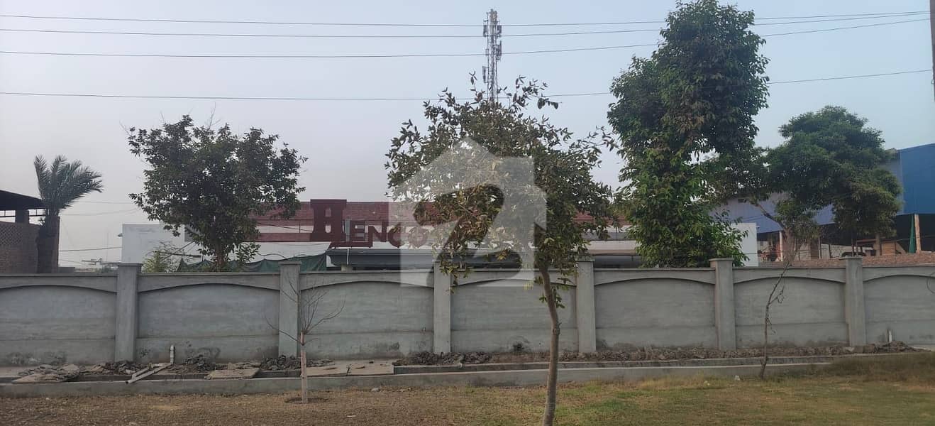 انڈسٹریل اسٹیٹ ملتان میں 8 کنال Studio فیکٹری 12.0 کروڑ میں برائے فروخت۔ انڈسٹریل اسٹیٹ ملتان میں 8 کنال Studio فیکٹری 12.0 کروڑ میں برائے فروخت۔