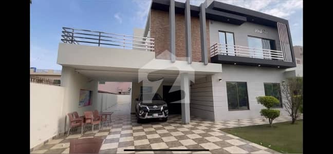 2- Kanal Luxurious Bungalow Modern Architectural Design Facing Park Owner Built Urgently Available For Sale near Valencia