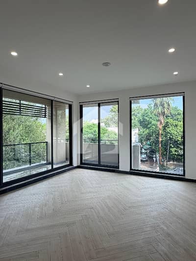 Brand-New Apartment Top Location Brand-New Apartment Top Location