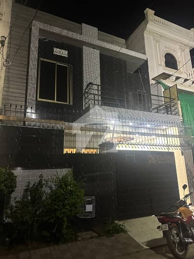 الرحمان گارڈن فیز 2 الرحمان گارڈن,لاہور میں 4 کمروں کا 5 مرلہ مکان 75.0 ہزار میں کرایہ پر دستیاب ہے۔ الرحمان گارڈن فیز 2 الرحمان گارڈن,لاہور میں 4 کمروں کا 5 مرلہ مکان 75.0 ہزار میں کرایہ پر دستیاب ہے۔