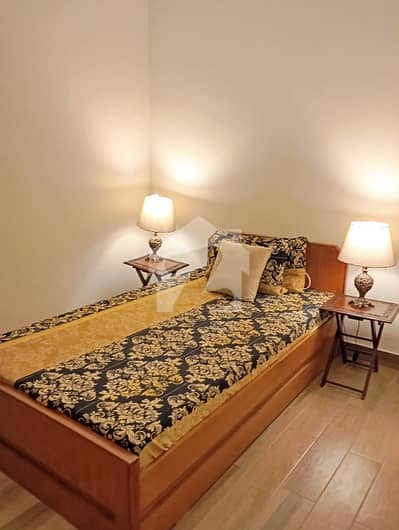 Safe,Secure And Stylish Female Only Stay On Mm Alam Road.