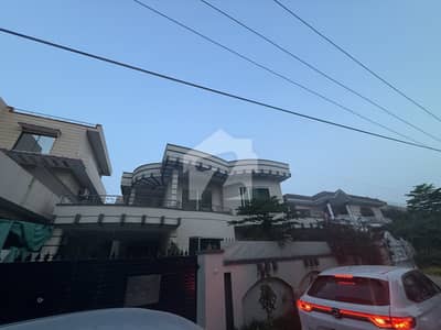 گلشن آباد راولپنڈی میں 6 کمروں کا 1 کنال مکان 5.2 کروڑ میں برائے فروخت۔