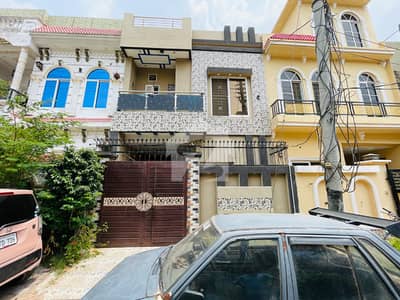 الرحمان گارڈن فیز 2 الرحمان گارڈن,لاہور میں 3 کمروں کا 3 مرلہ مکان 1.25 کروڑ میں برائے فروخت۔ الرحمان گارڈن فیز 2 الرحمان گارڈن,لاہور میں 3 کمروں کا 3 مرلہ مکان 1.25 کروڑ میں برائے فروخت۔