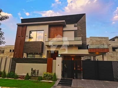 DHA PHASE 6 10 MARLA NEWLY RENOVATED OLD HOUSE IS AVAILABLE FOR SALE.
