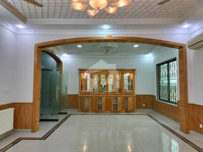 PREMIUM 1 KANAL GROUND PORTION AVAILABLE FOR RENT    Spacious & Well-Maintained Ground Portion   1 Kanal Size  3 Spacious Bedrooms  3 Bathrooms  Drawing & Dining Room  Modern Kitchen  Servant Quarter  Separate & Independent Gate  Spacious Parking Area  Ideal for a Family
