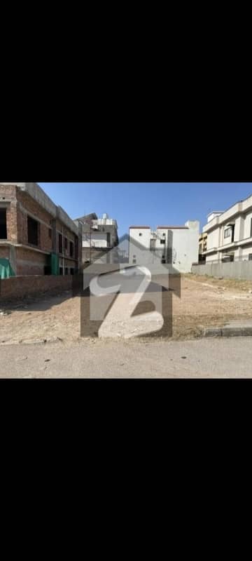 Corner kanal outclass level solid plot near Gt road/ Giga Mall / Central park