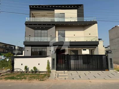 بش ایگزیکٹو ولاز ملتان میں 6 کمروں کا 9 مرلہ مکان 3.95 کروڑ میں برائے فروخت۔