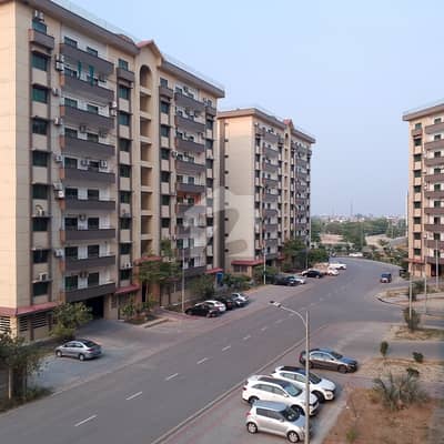10 MARLA 3 BEDROOM BEAUTIFUL APARTMENT AVAILABLE FOR RENT