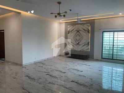 10 MARLA 3 BEDROOM NEW APARTMENT AVAILABLE FOR RENT
