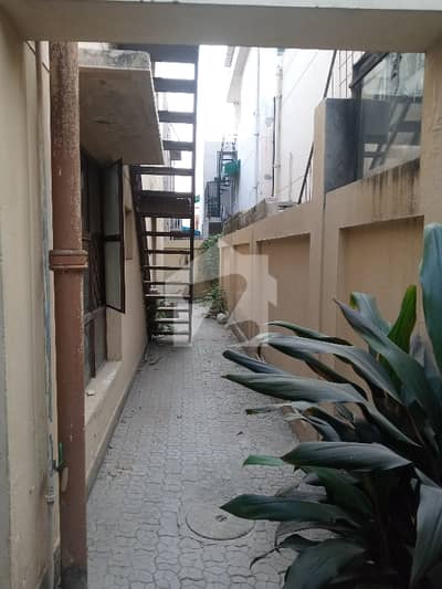10 MARLA HOUSE FOR RENT 10 MARLA HOUSE FOR RENT